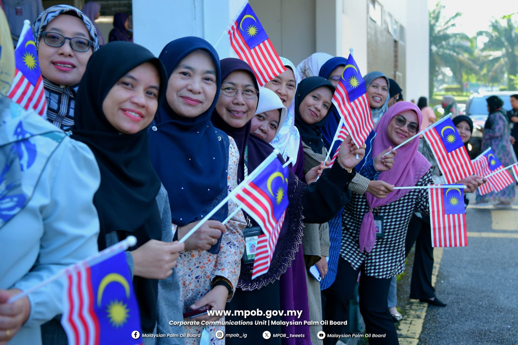 Majlis Penyerahan Jalur Gemilang Peringkat MPOB (10)