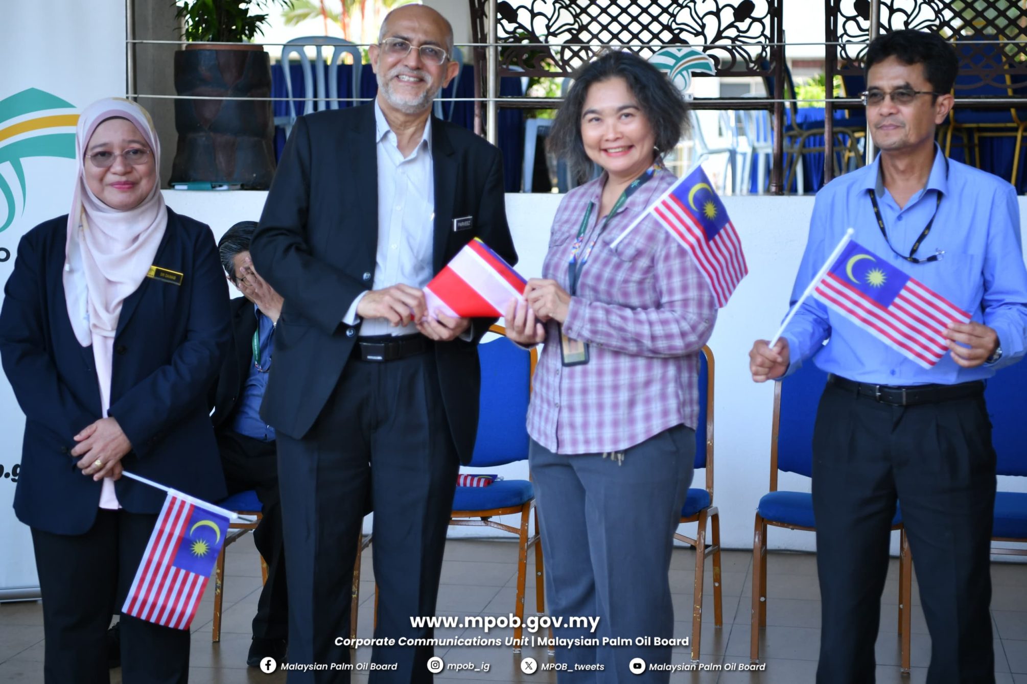 Majlis Penyerahan Jalur Gemilang Peringkat MPOB (22)