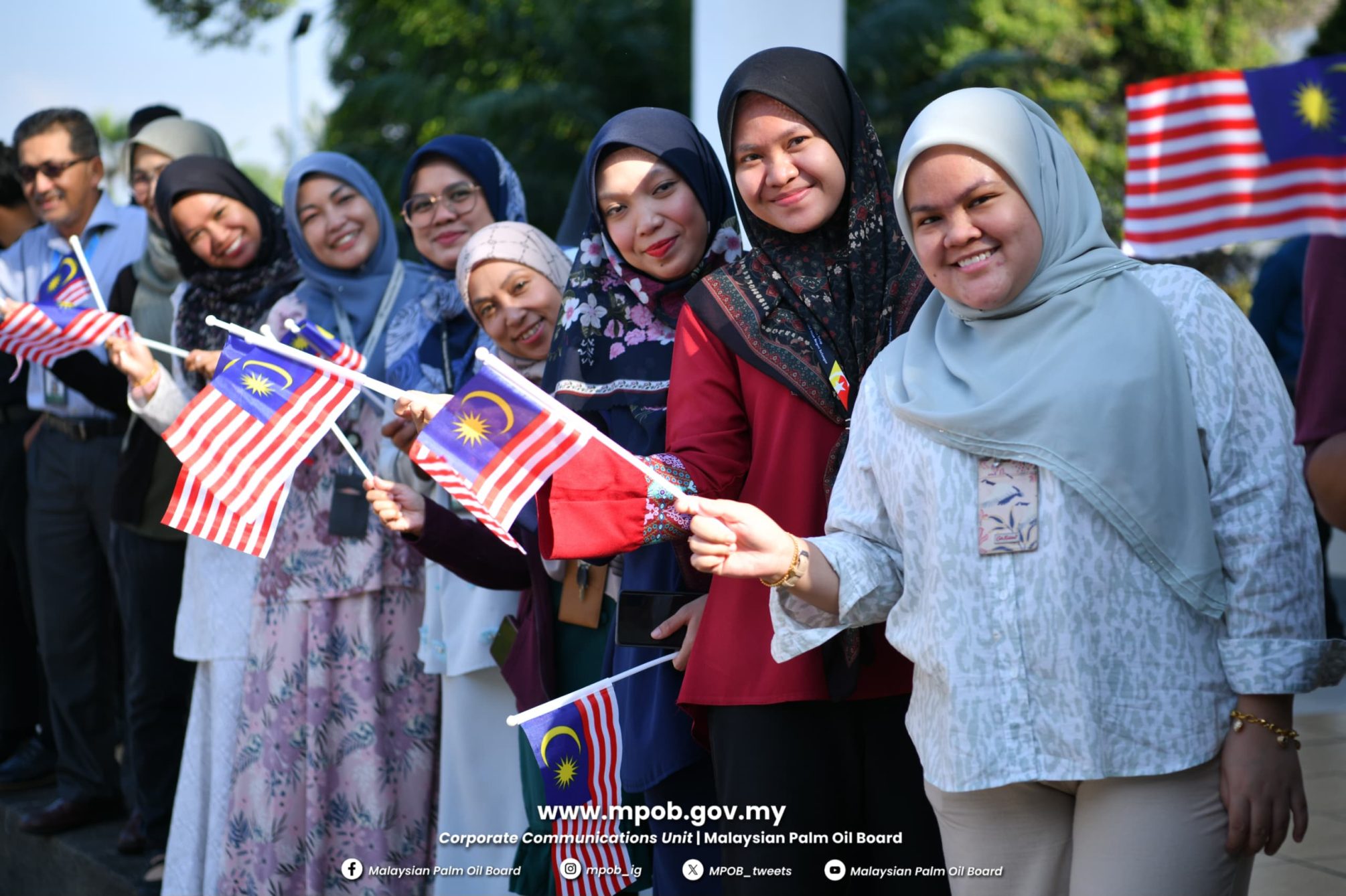 Majlis Penyerahan Jalur Gemilang Peringkat MPOB (3)