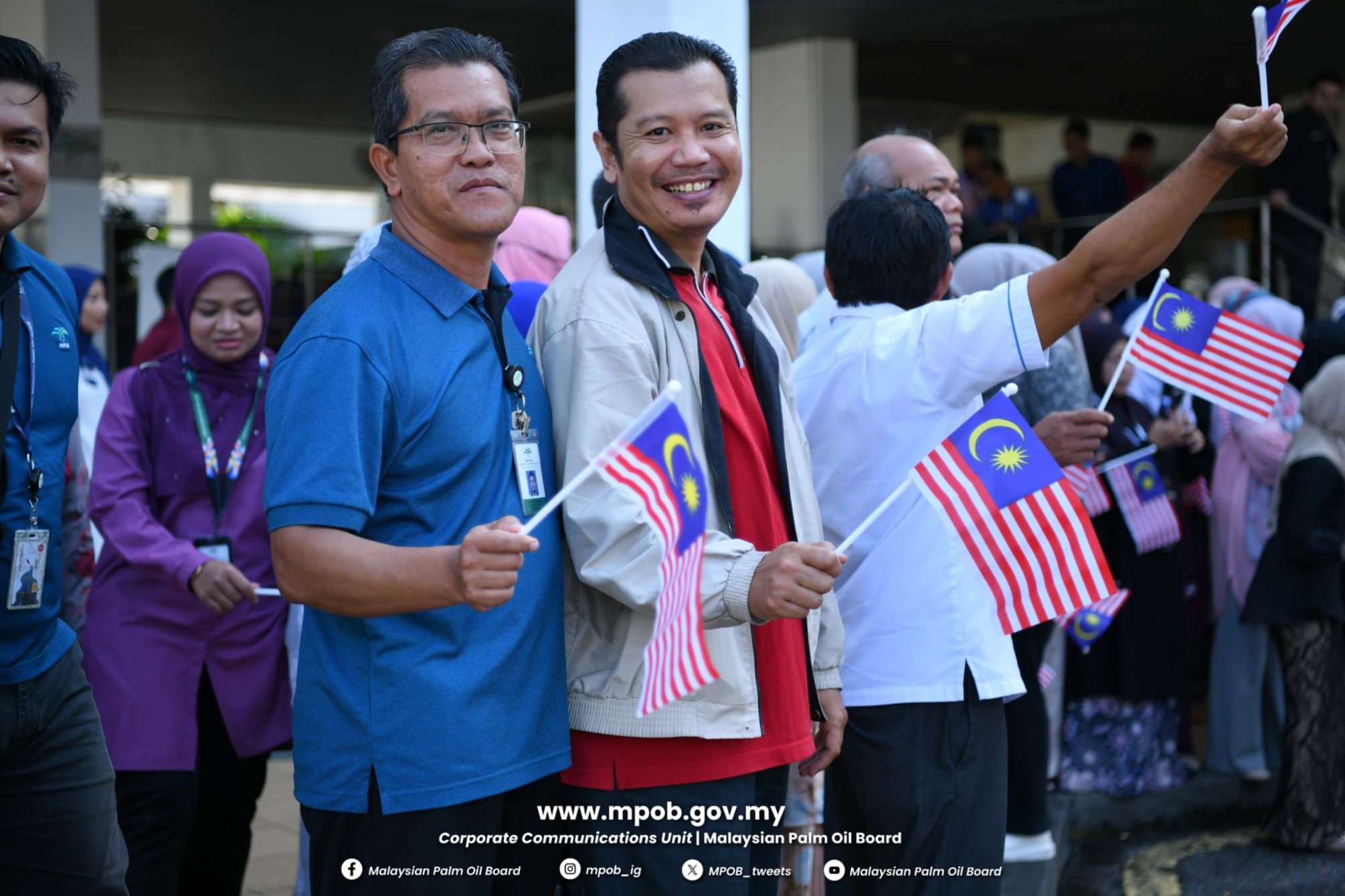 Majlis Penyerahan Jalur Gemilang Peringkat MPOB (4)