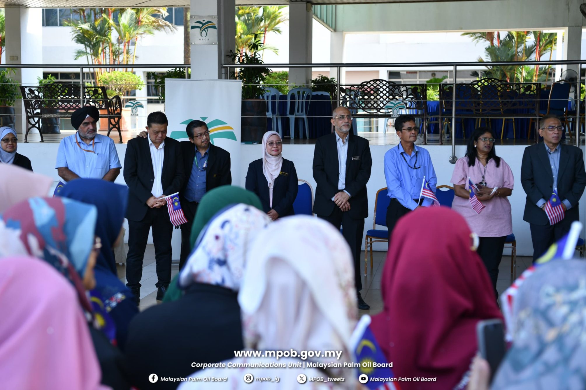 Majlis Penyerahan Jalur Gemilang Peringkat MPOB (7)