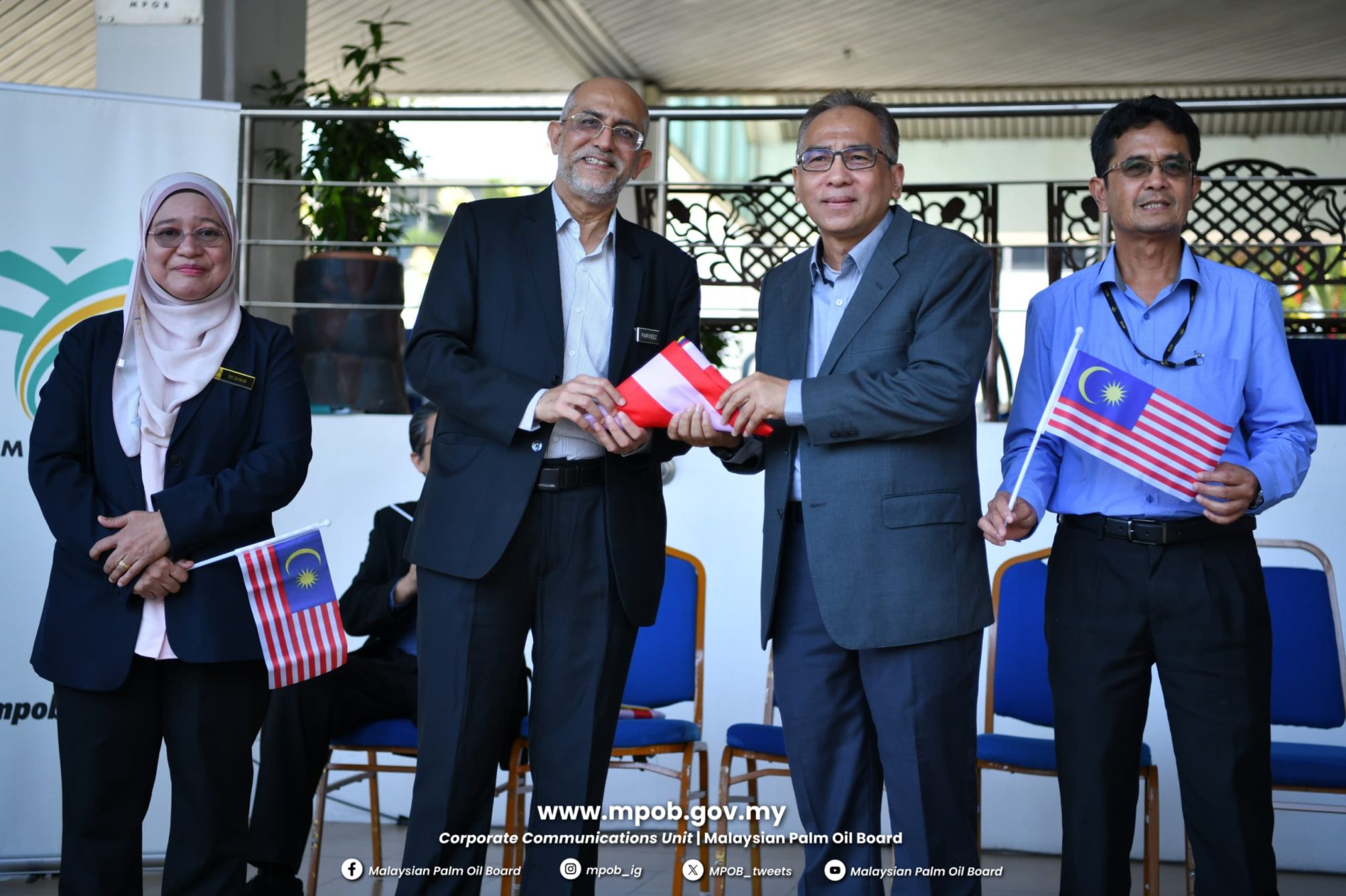 Majlis Penyerahan Jalur Gemilang Peringkat MPOB (8)