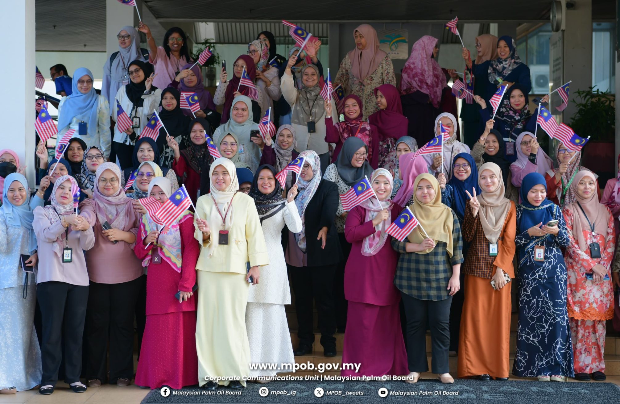 Majlis Penyerahan Jalur Gemilang Peringkat MPOB (9)