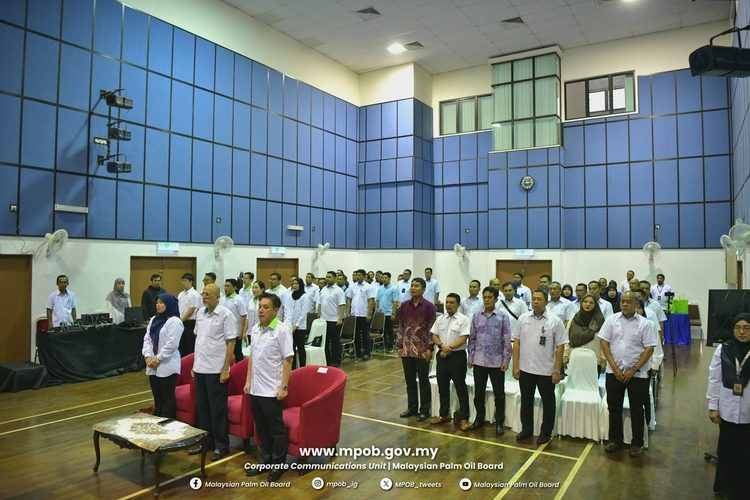 Majlis Pertukaran Dokumen Perjanjian Supply Agreement with Renewable Energy (SARE) bagi Parkir (1 (11)