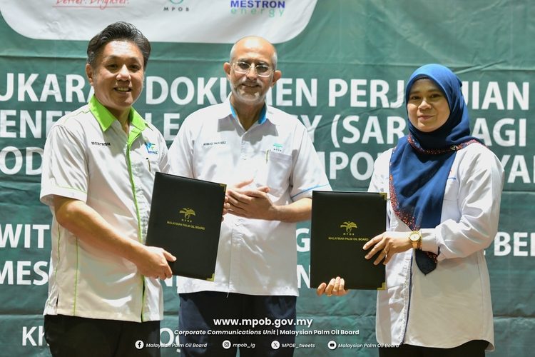 Majlis Pertukaran Dokumen Perjanjian Supply Agreement with Renewable Energy (SARE) bagi Parkir (1 (16)