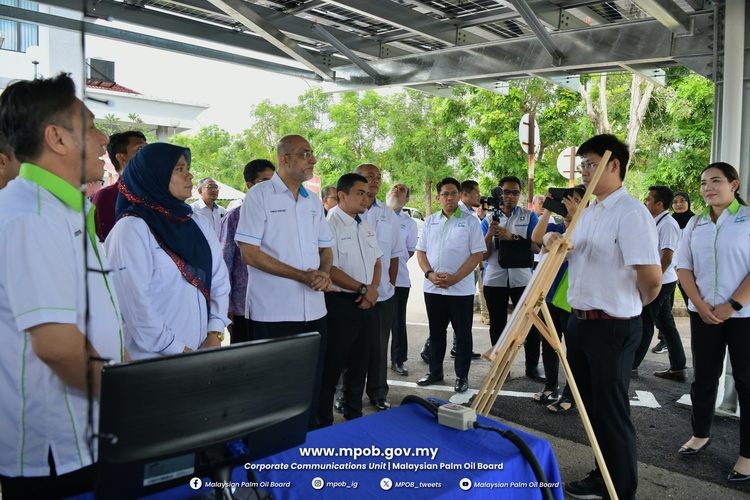 Majlis Pertukaran Dokumen Perjanjian Supply Agreement with Renewable Energy (SARE) bagi Parkir (1 (6)